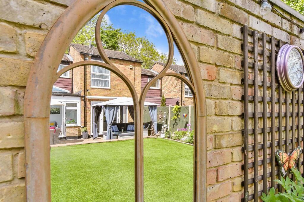 External Lifestyle Photograph