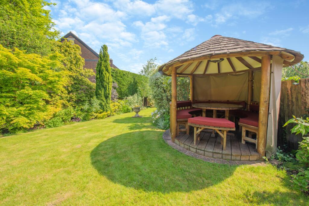 Garden / Outside Dining