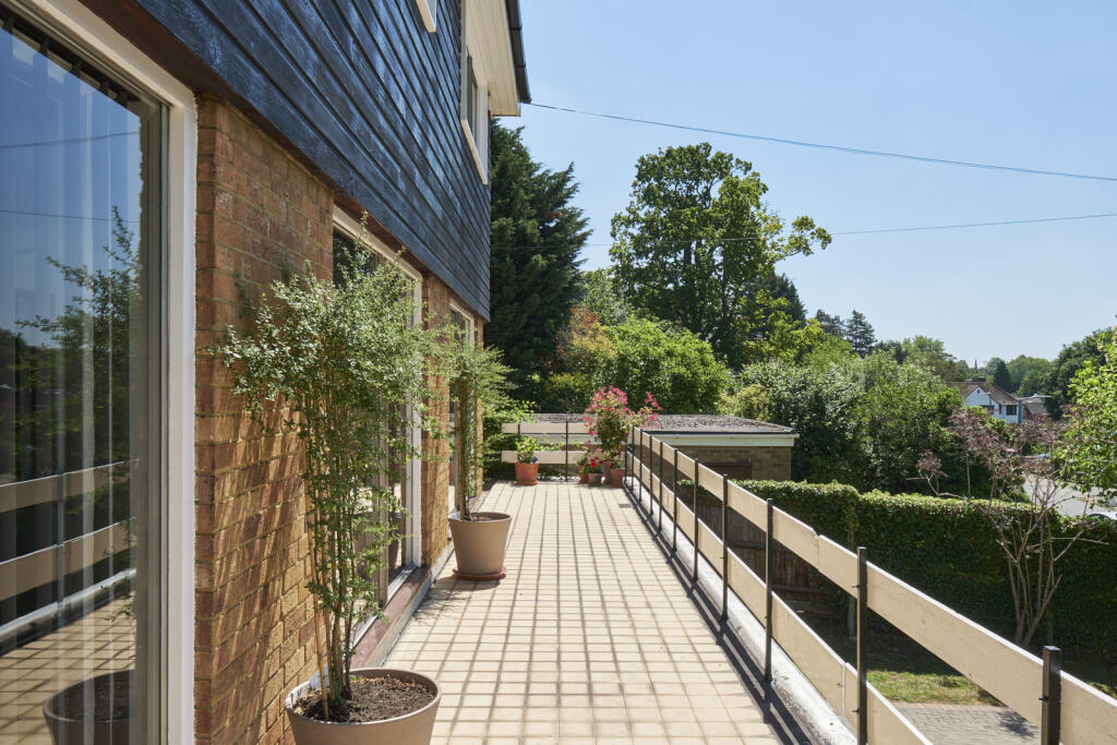 170067 - Hawthorne Road_EXT_115_HDR.jpg