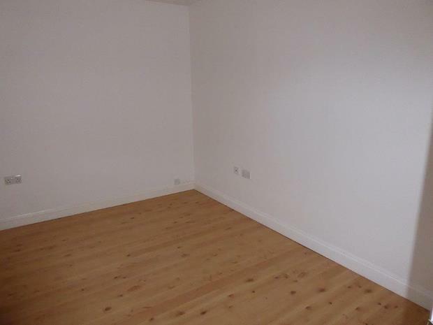 6BriarCtBedroom1