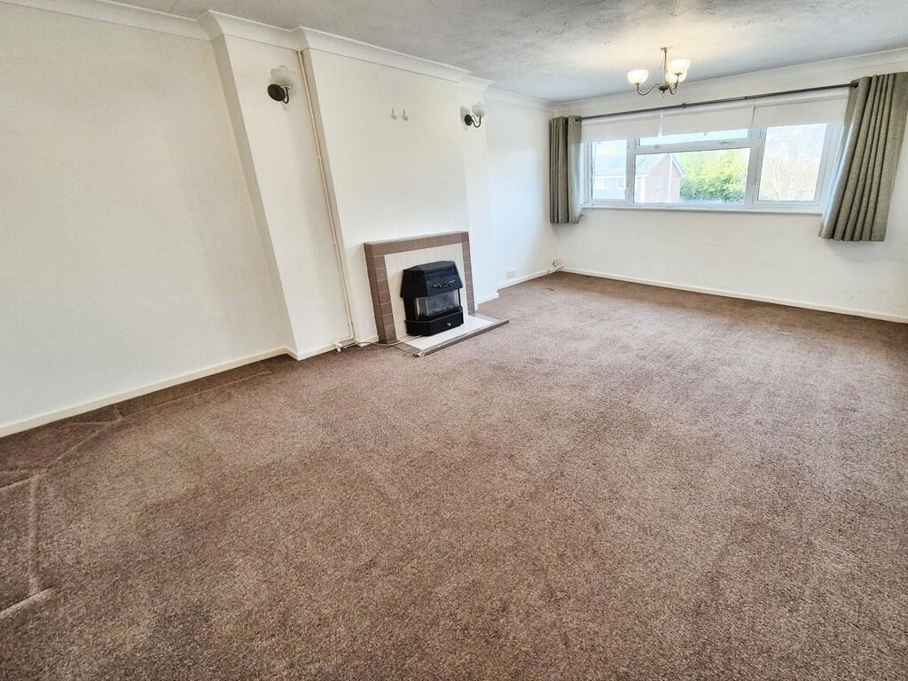 Lounge/Dining Roo...