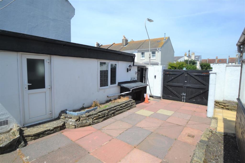 Garden/off road parking