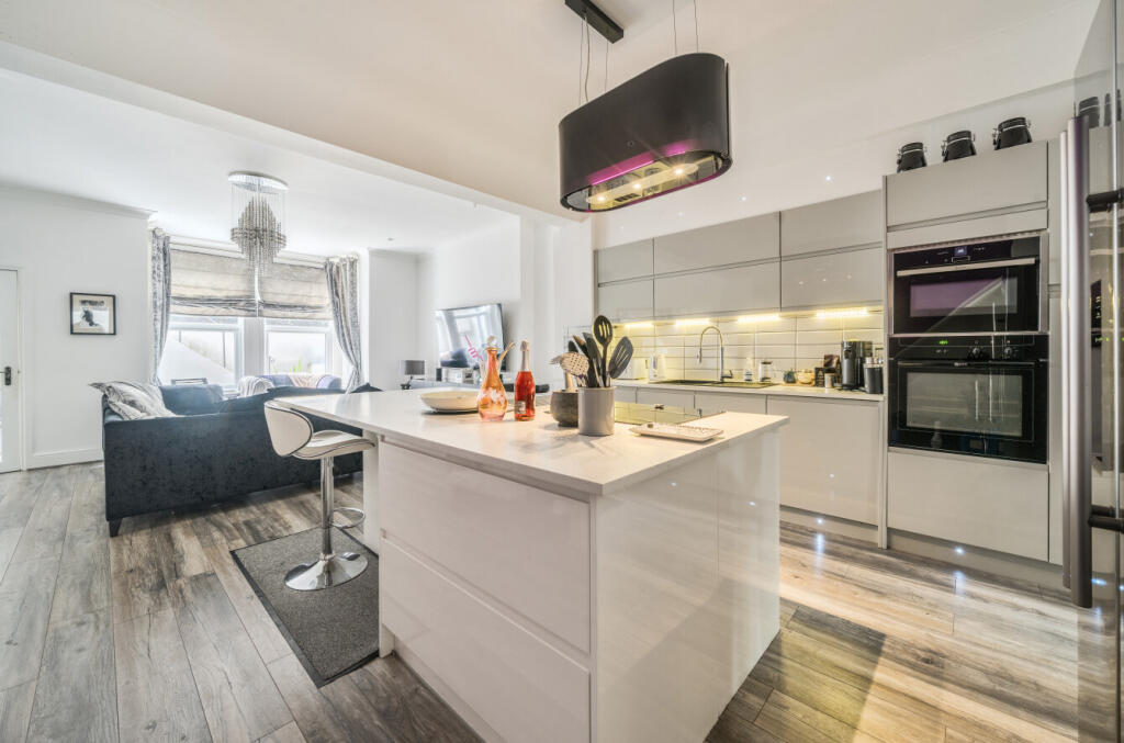 1300143-3-683ede7...