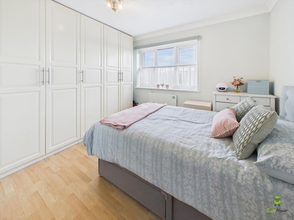 CAM03418G0-PR0186-STILL002