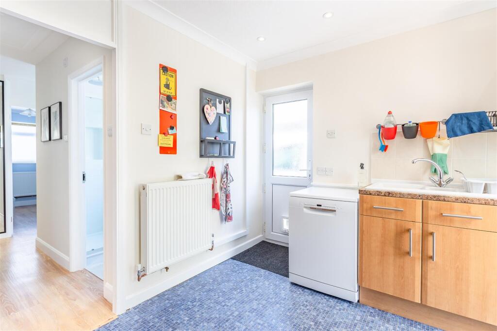 Kitchen3.jpg