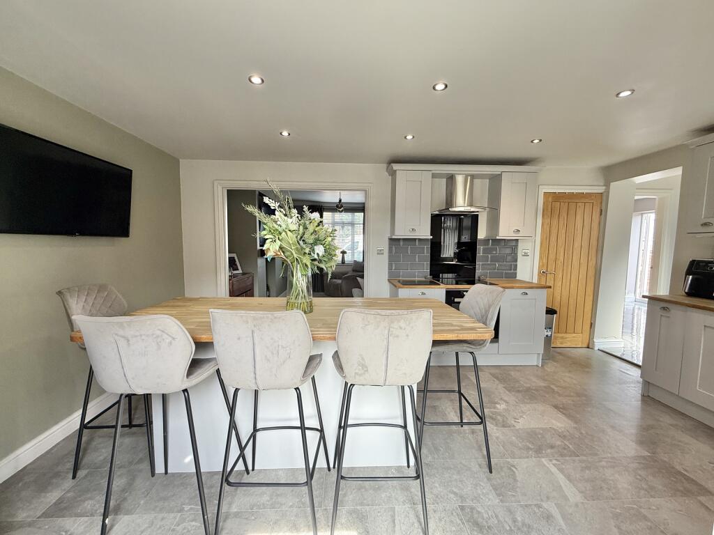 20250806_124223951_iOS