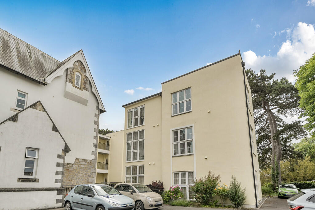 1305867-1-6847194...