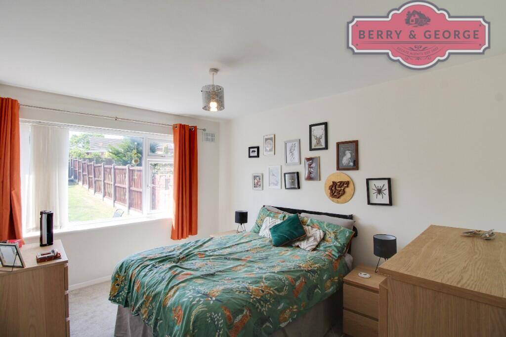 MAIN BEDROOM