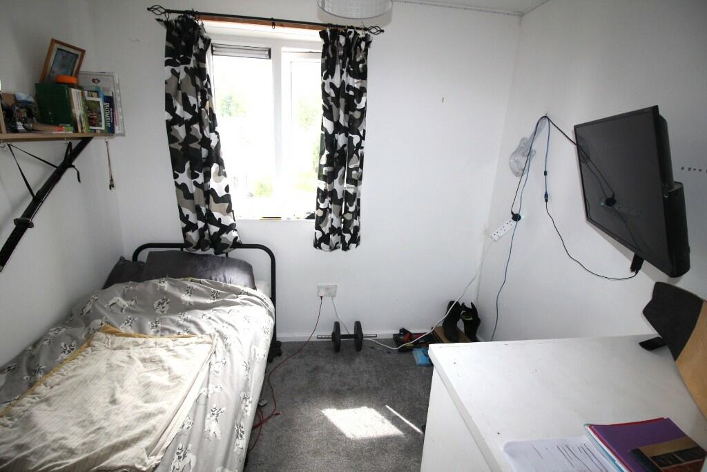 Bedroom (e)