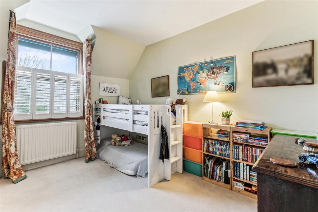 Grove Park Gardens, W4 - FOR SALE