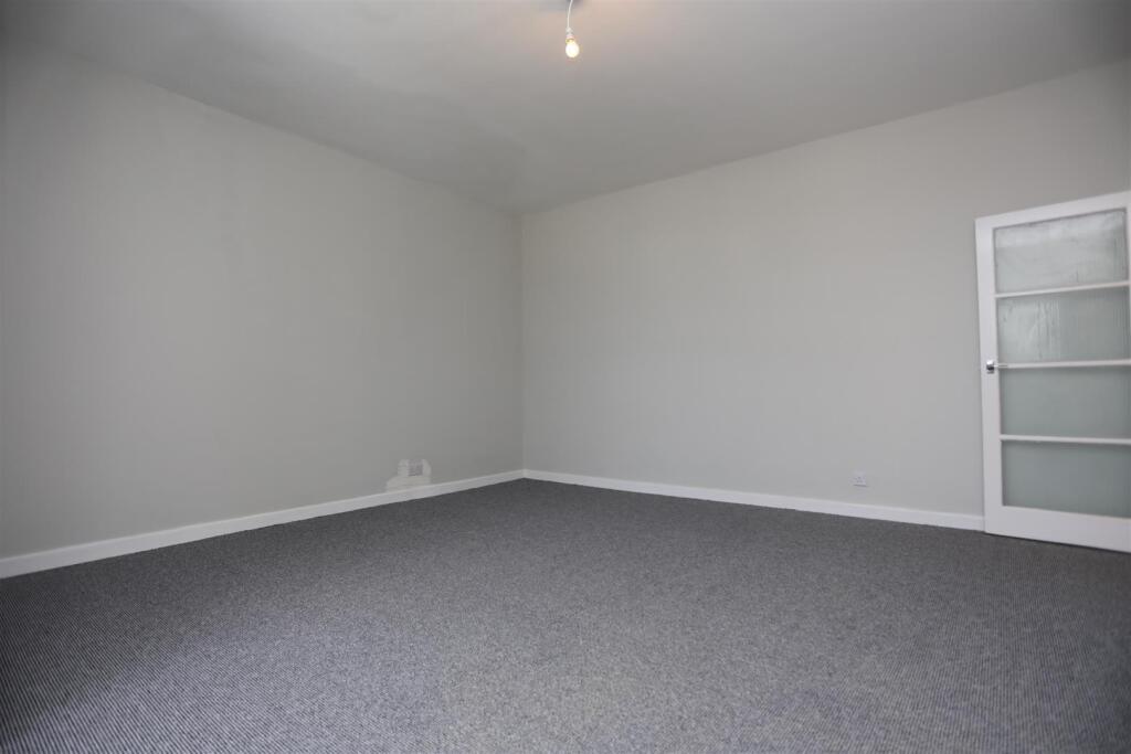 6, 1 Albert Rd room.JPG