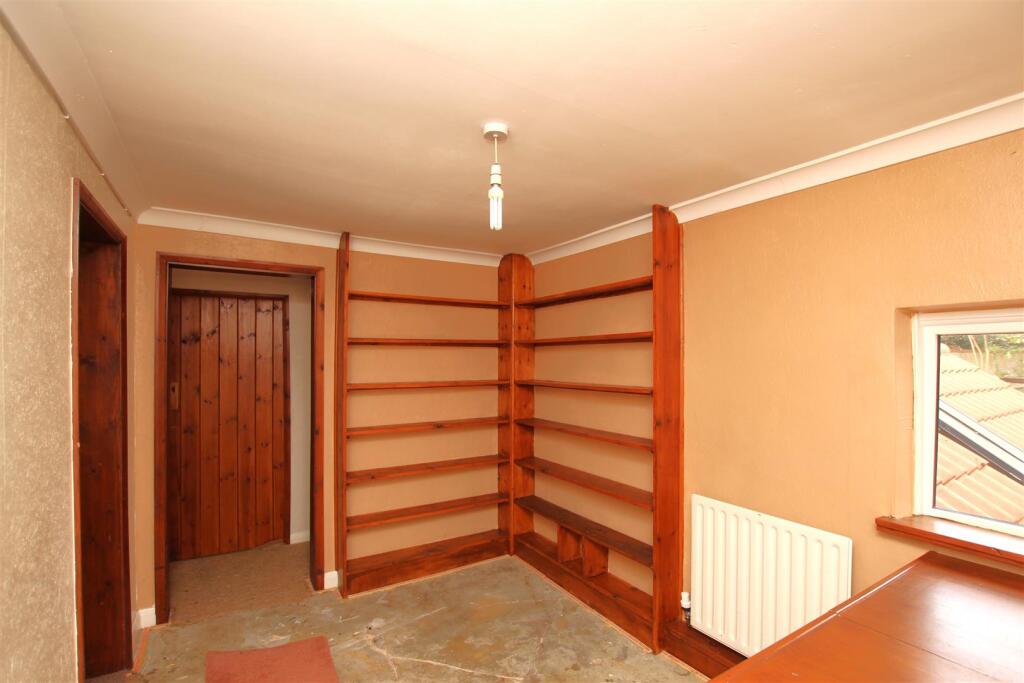 First Floor Landing &amp; Study Area.JPG
