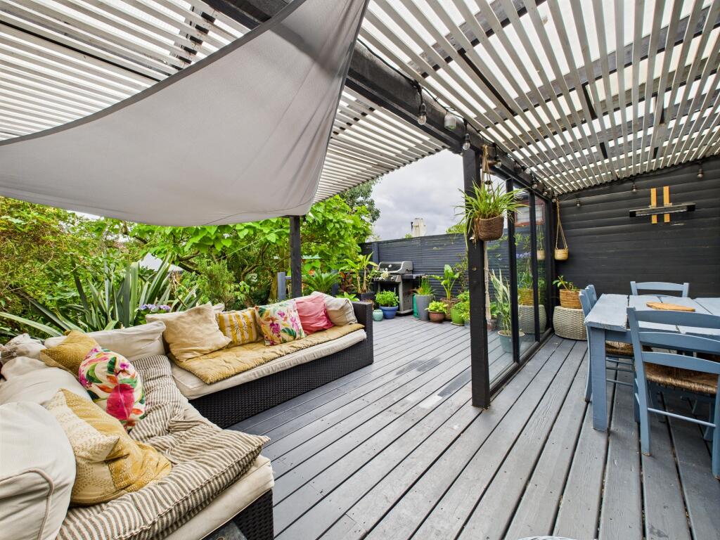 CAM05192G0-PR0116-STILL025