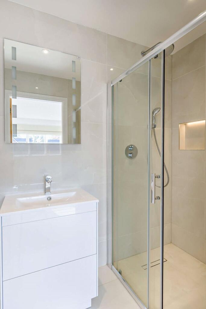 En Suite Shower