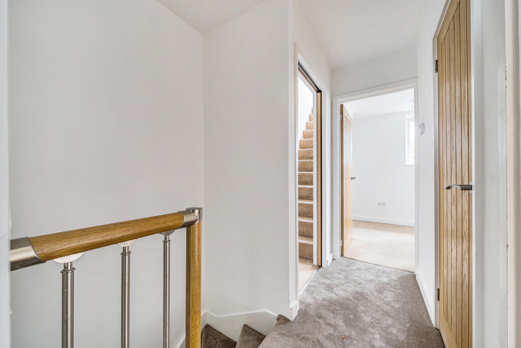 1371760-7-68f8f4f...