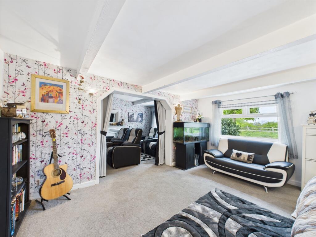 CAM02386G0-PR0125-STILL022