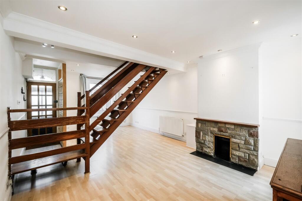 21 Woodend road-16.jpg