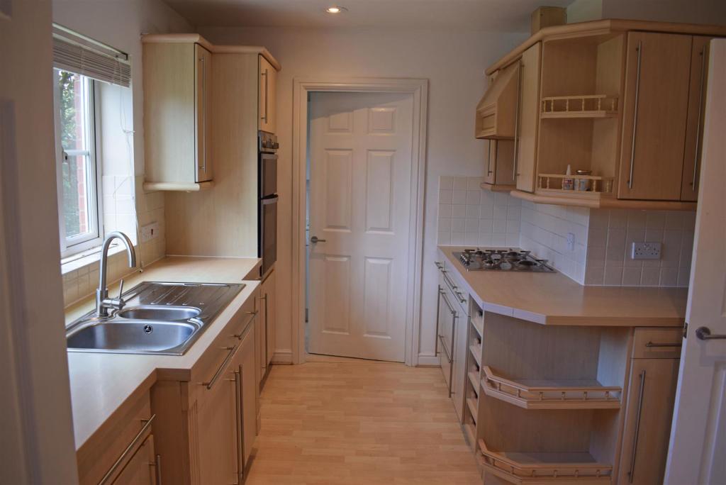 Kitchen 1.jpg