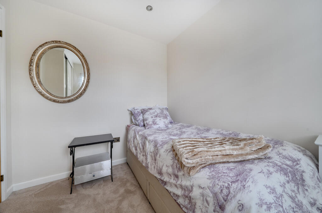 1374563-9-6904dd7...