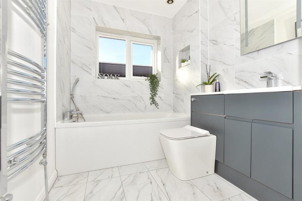 En-Suite Bathroom
