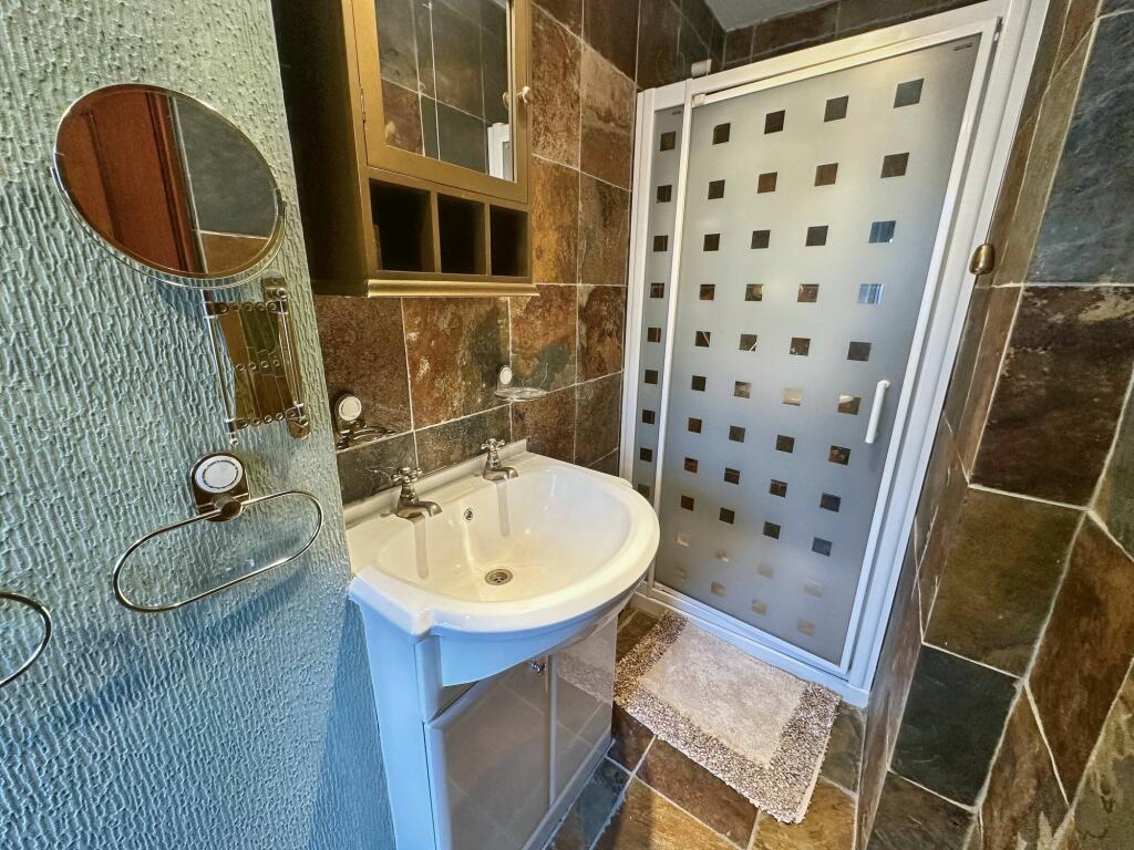 Large Bedroom With En-Suite