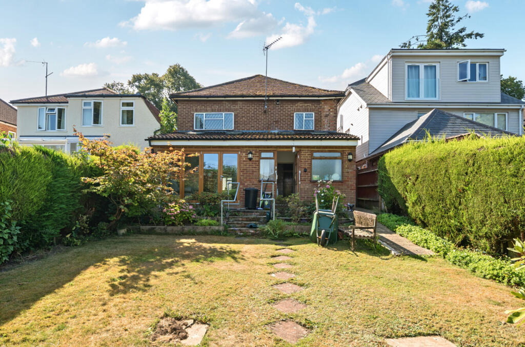 1334448-5-689b17c...