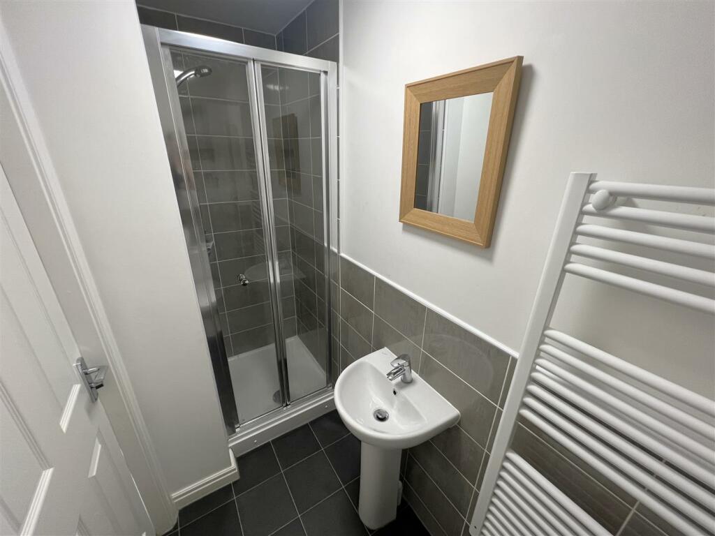 En-suite A.JPG