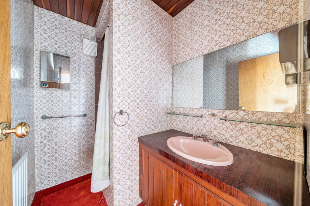 1370636-16-690a14...