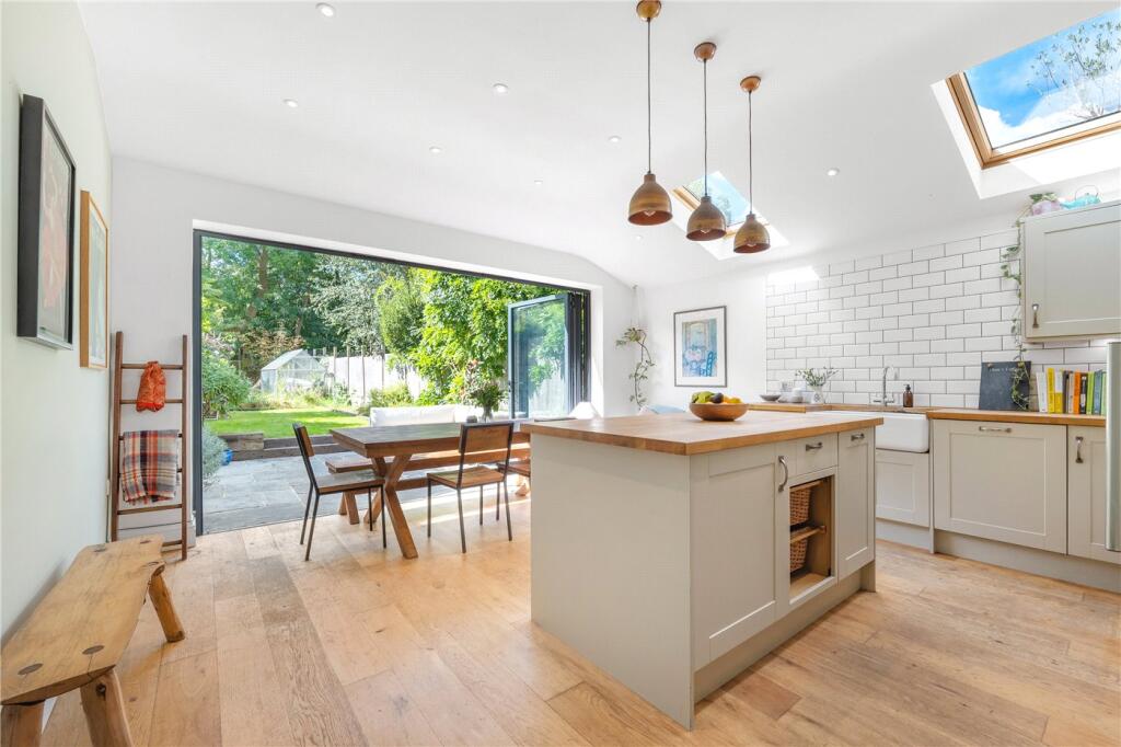 Open Plan Kitchen P1