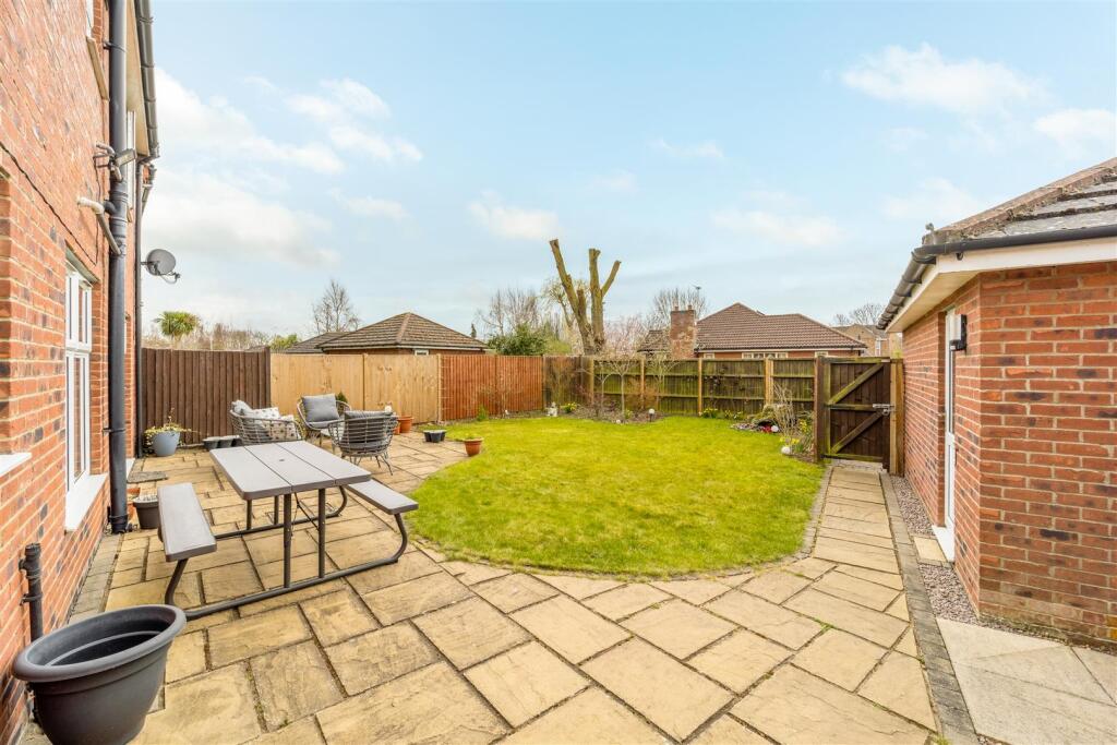 28 Ashton Hall Drive (Wyberton)-8.jpg