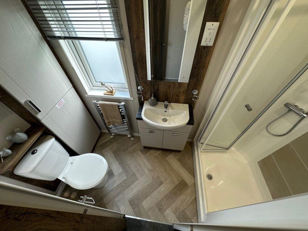 Sheraton Main Bathroom