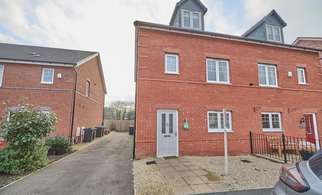 Notleyfield Close 18.jpg