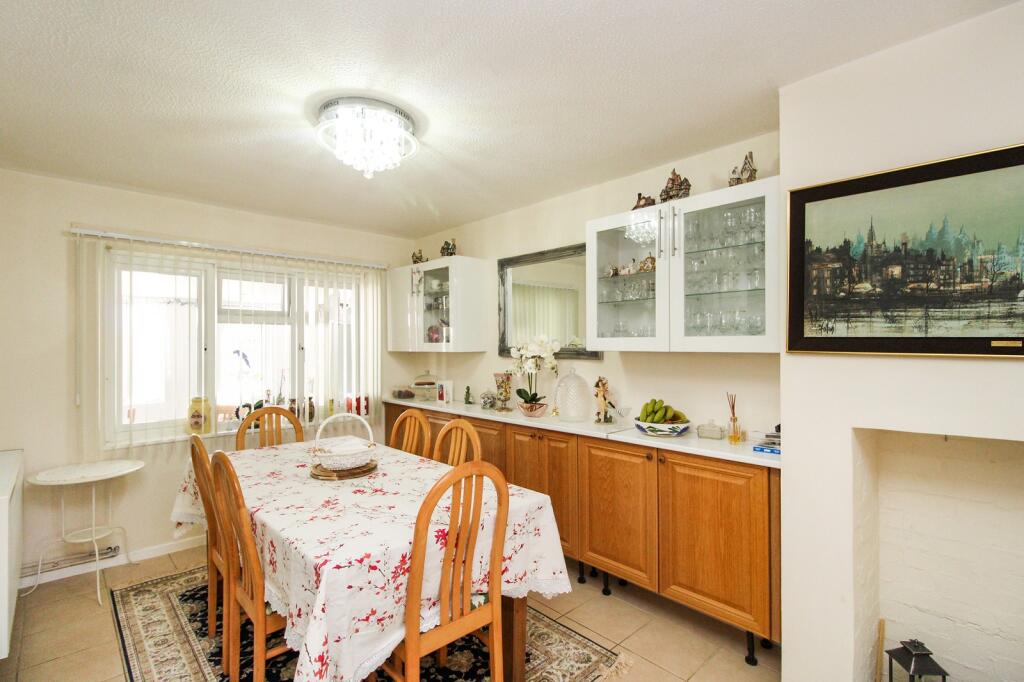 Lounge/Dining Room
