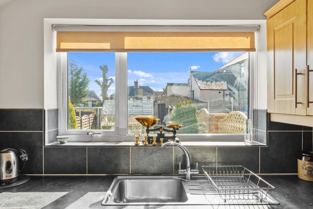 111 East Crescent (9 of 21).jpg