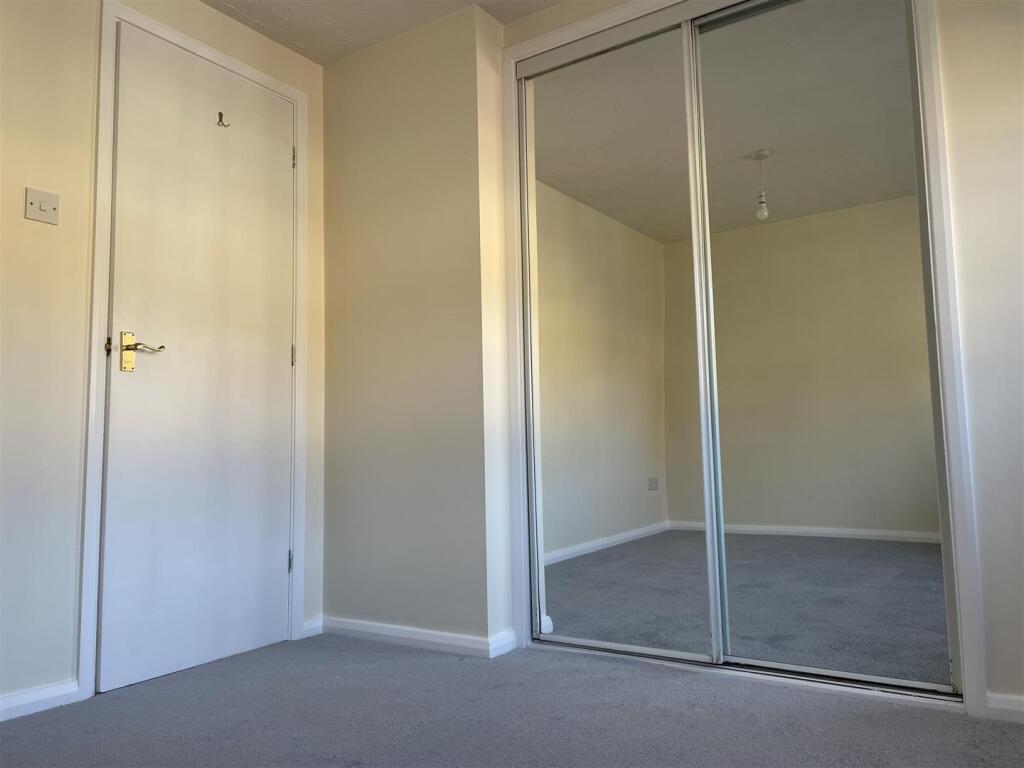 35 Cuckoo Close Bedroom .jpeg