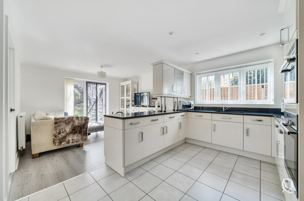 b3f95eb2-0cb7-42f...