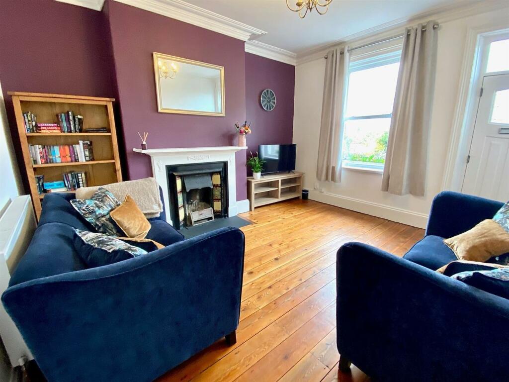 Bracken hill 6 lounge.jpg