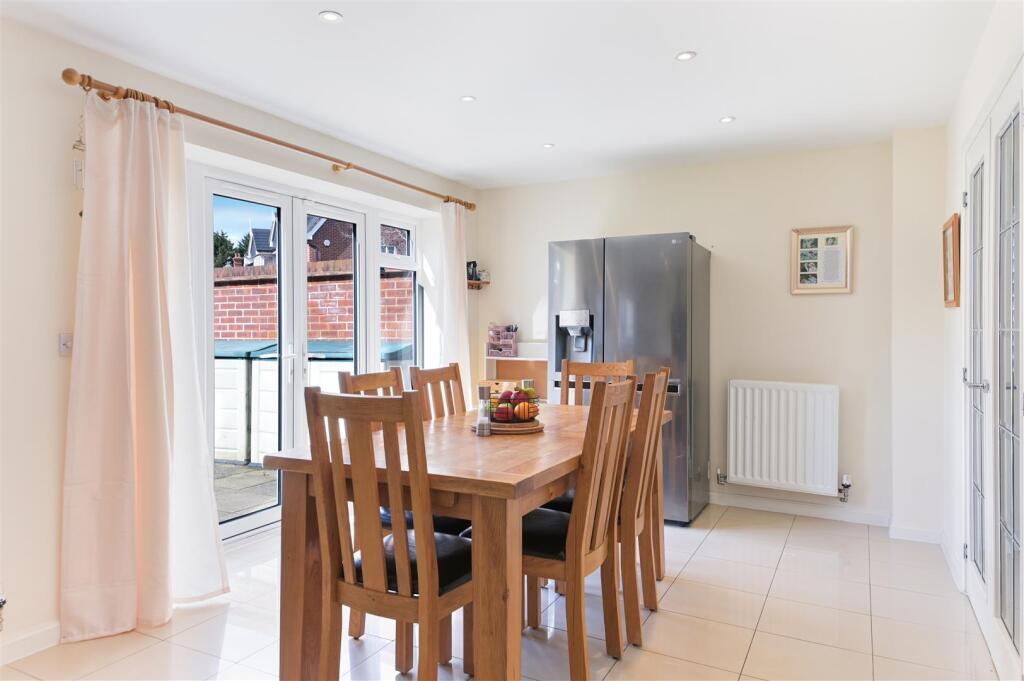 RONA MACLEAN CLOSE, (15).jpg