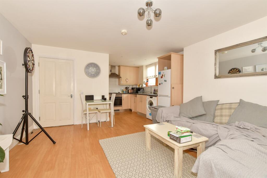 Lounge/Kitchen