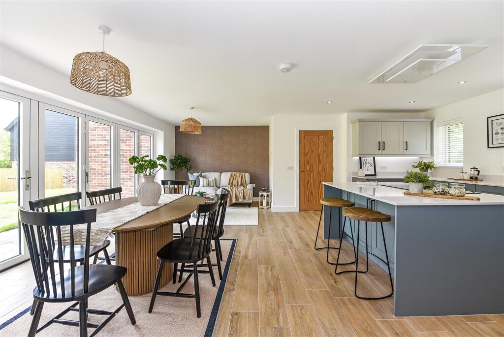 Kitchen / Dining
