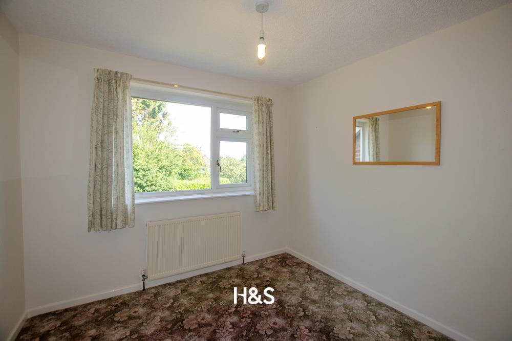 4 Eves Croft - bed2.jpg