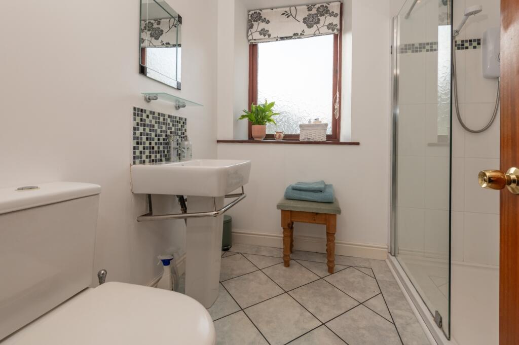 EnSuite to Bedroom 1
