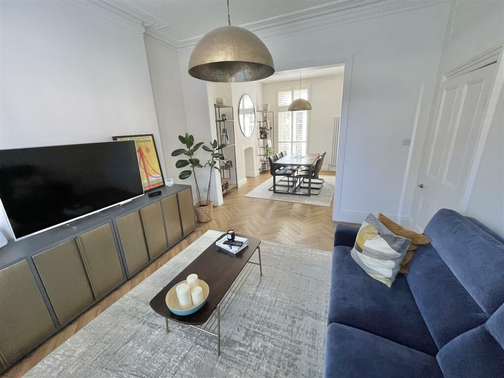 Lounge Aspect 4.jpg