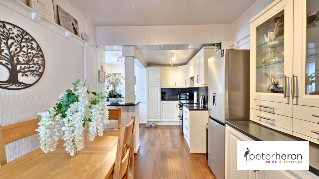 Open Plan Kitchen/Dining Area