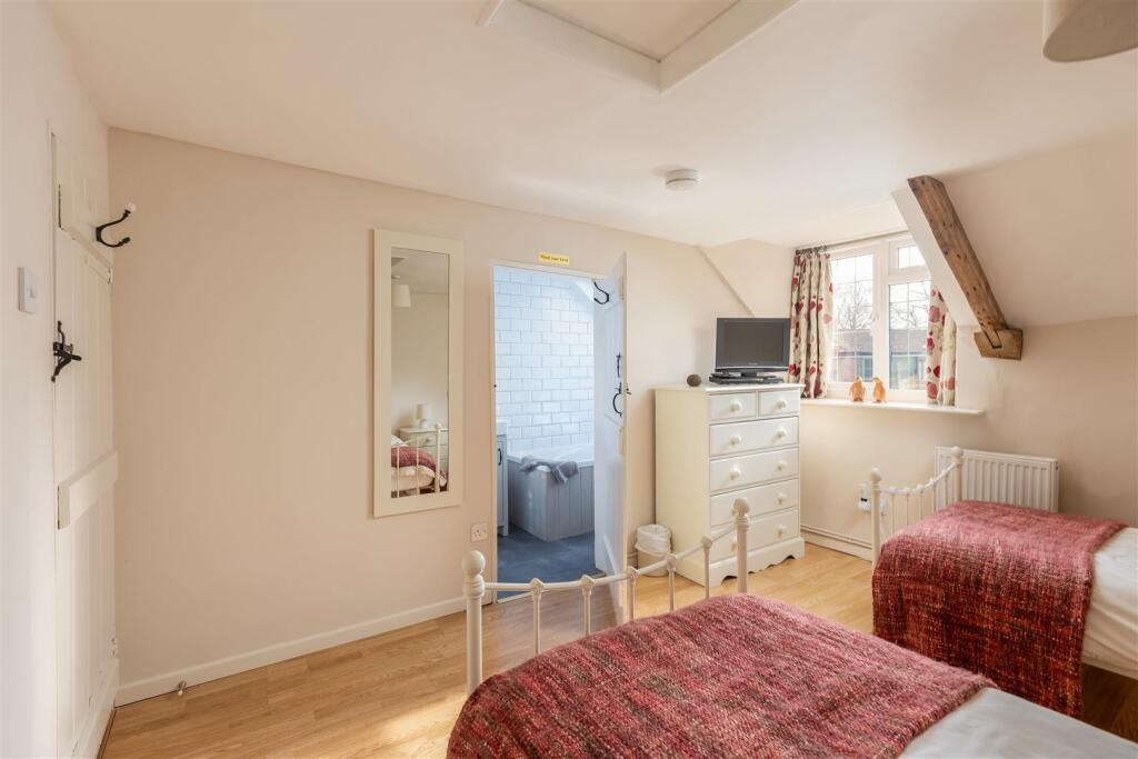 Garth Cottages 6-7 Bedroom 2-2.jpg