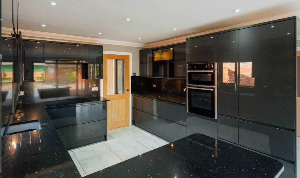 Kitchen / Breakfast Room