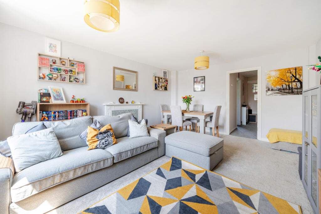 1303840-11-684c13...