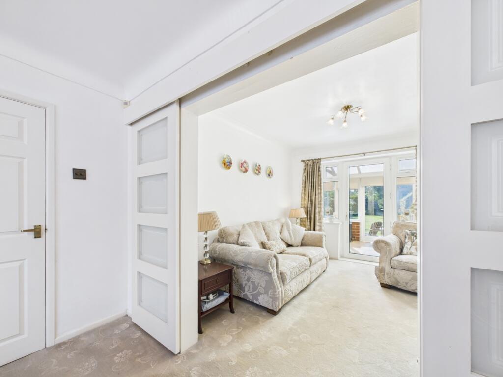 CAM02386G0-PR0145-STILL023