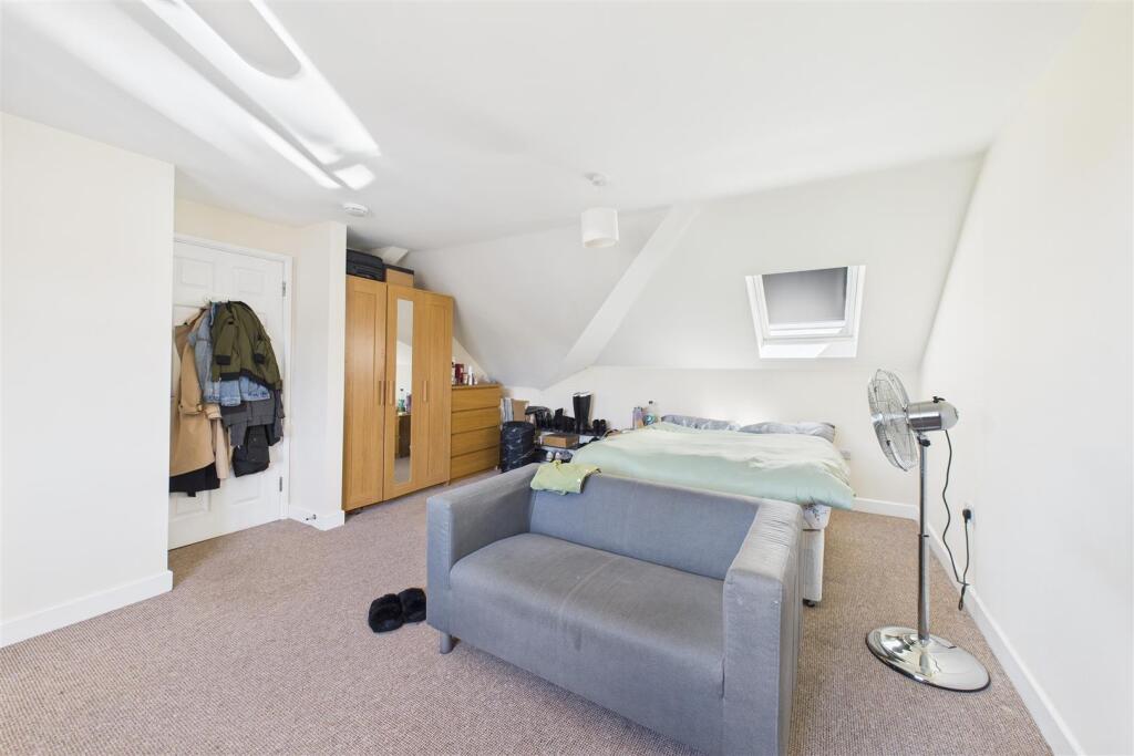 42 Frome Valley Road, Frenchay, Bristol BS16 1HE |