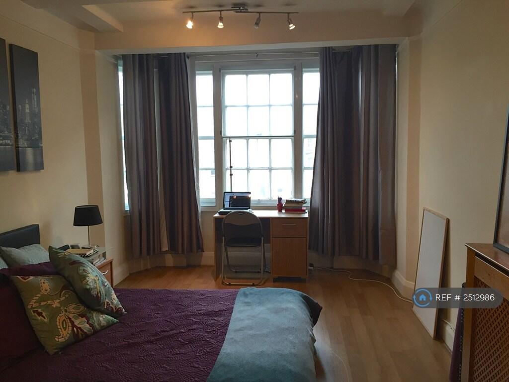 Bedroom 1 - Fully Furnished, Large l-Shaped Desk